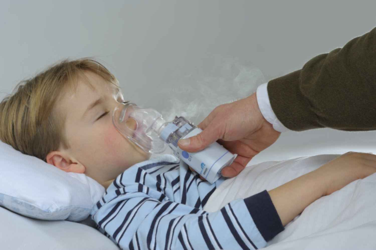 Ингаляции при пневмонии в домашних условияхнебулайзером, паровые, взрослым и детям