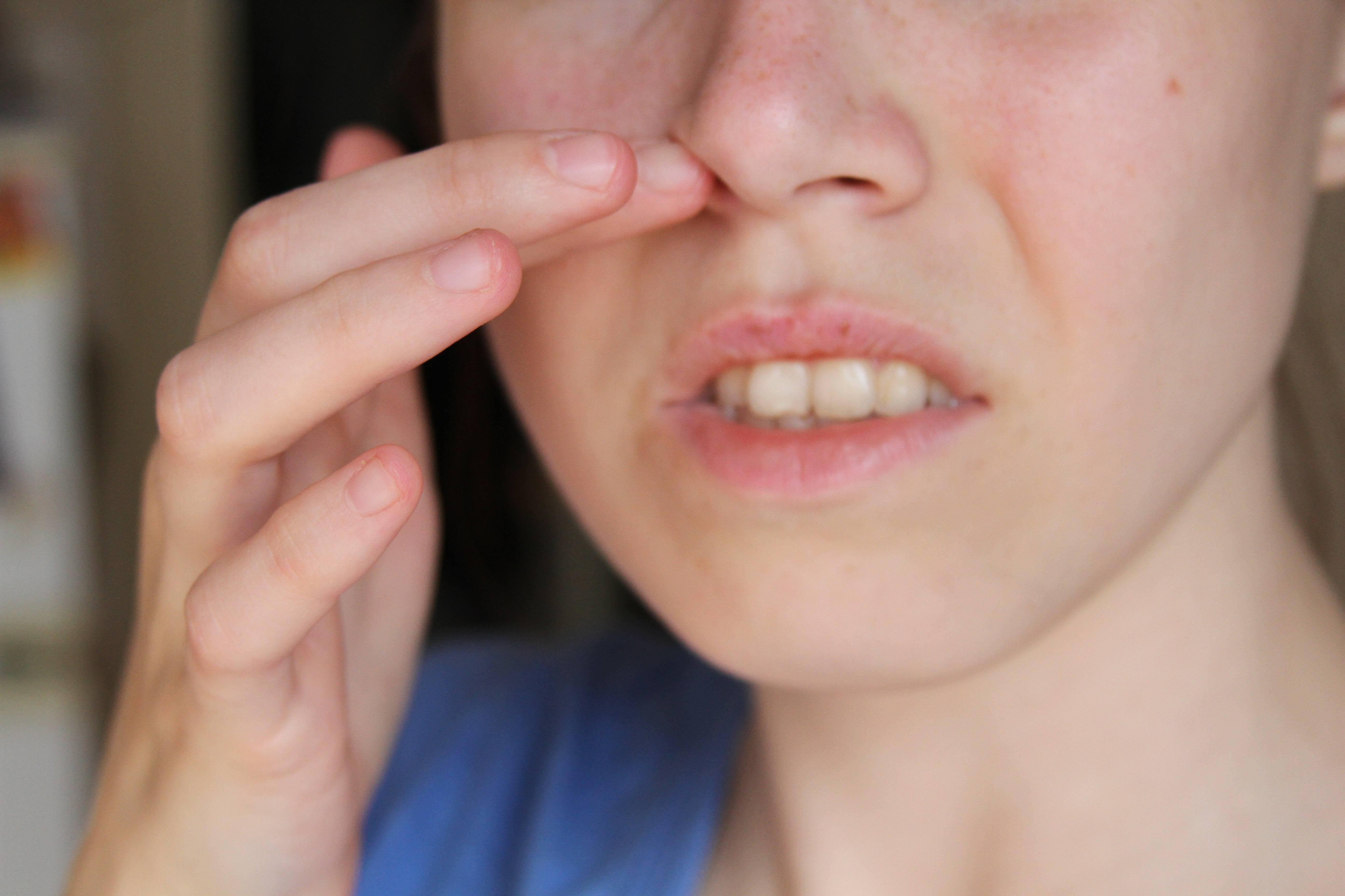 Корки в носу: причины появления, виды, способы лечения