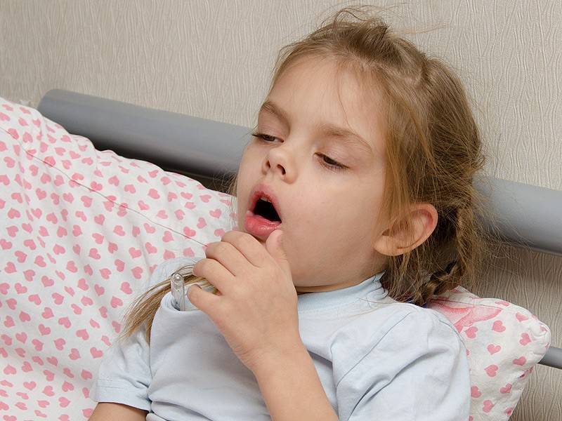 Чем лечить сильный кашель у ребенка без температуры