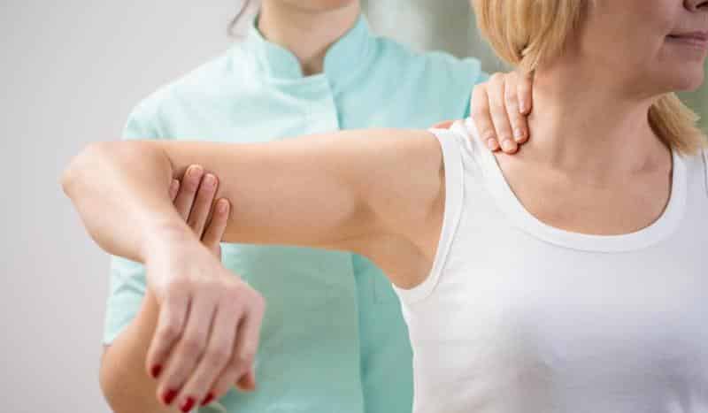 Воспаление плечевого сустава: симптомы и лечение суставной сумки и нерва народными средствами