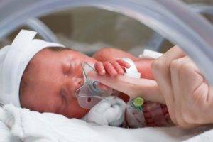 Симптомы, причины, прогноз и последствия внутриутробной пневмонии у новорожденных