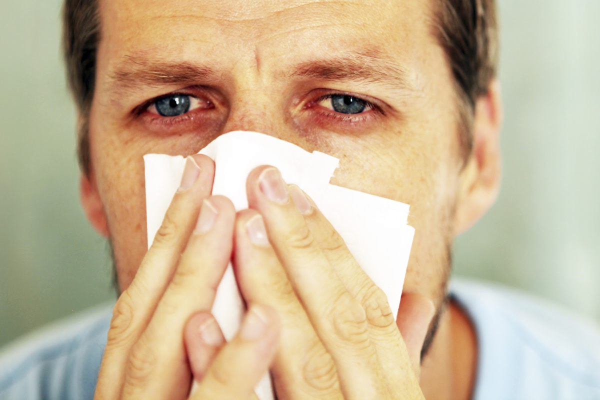 Зуд в носу и частое чихание, что делать и каковы причины?