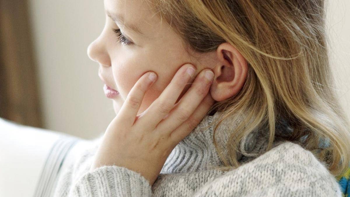 Первая помощь при отите в домашних условиях у взрослых - лечение среднего уха, как лечить