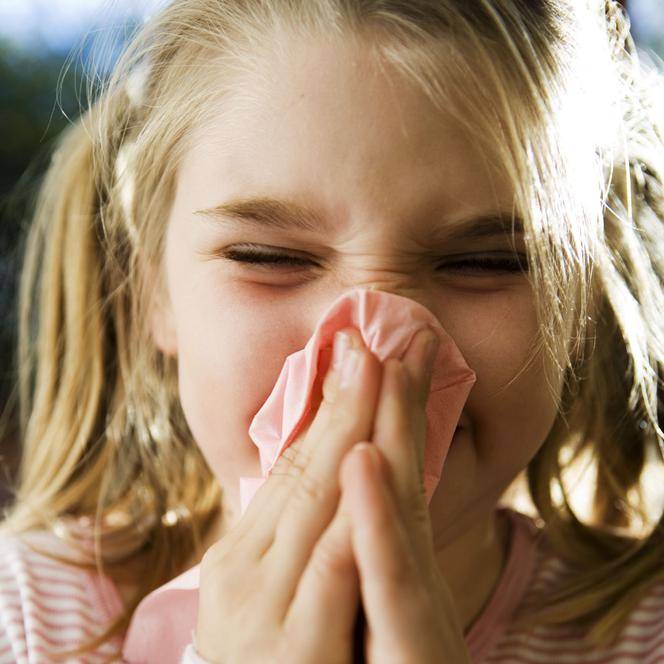 Почему долго не проходит насморк у детей: как правильно лечить