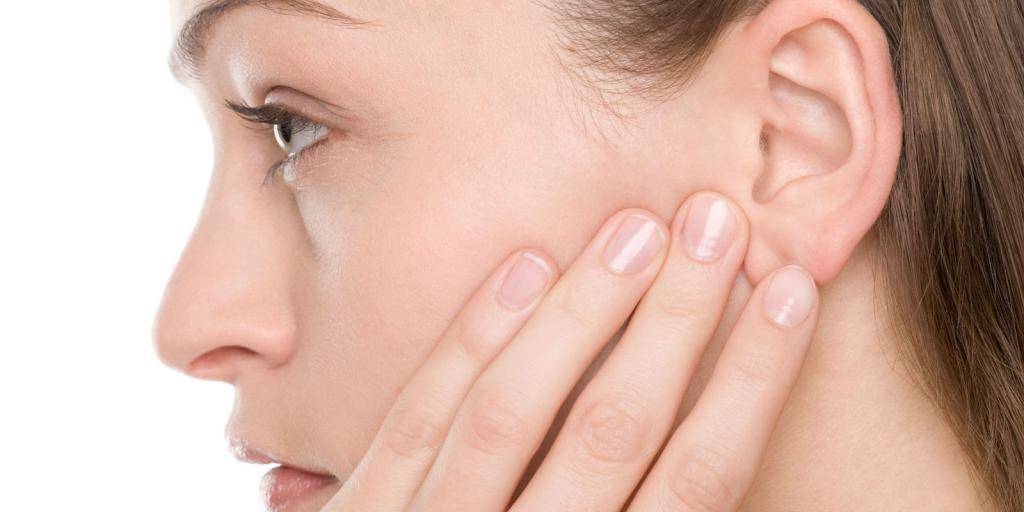 Болят уши при простуде: возможные причины и лечение