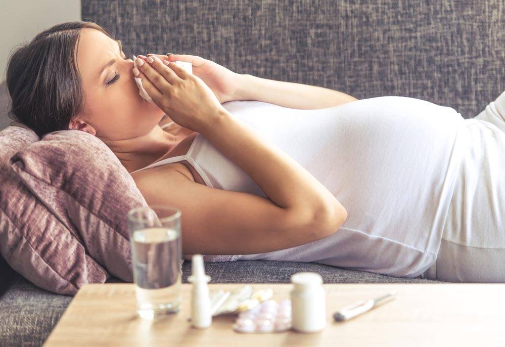 Насморк при беременности 1 триместр: чем и как лечить?