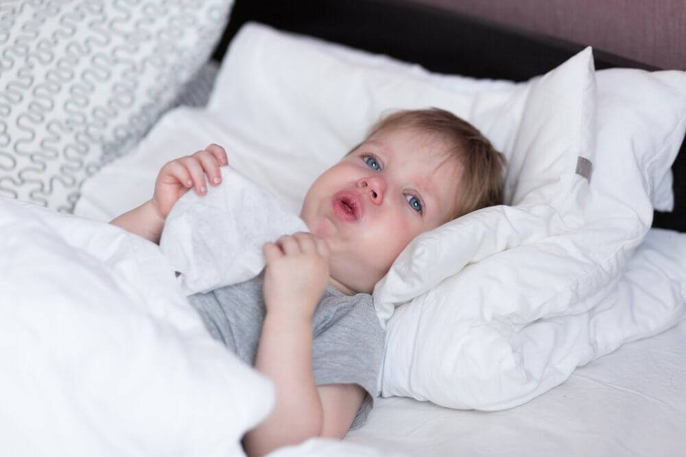 Как остановить непрекращающийся кашель у ребенка ночью