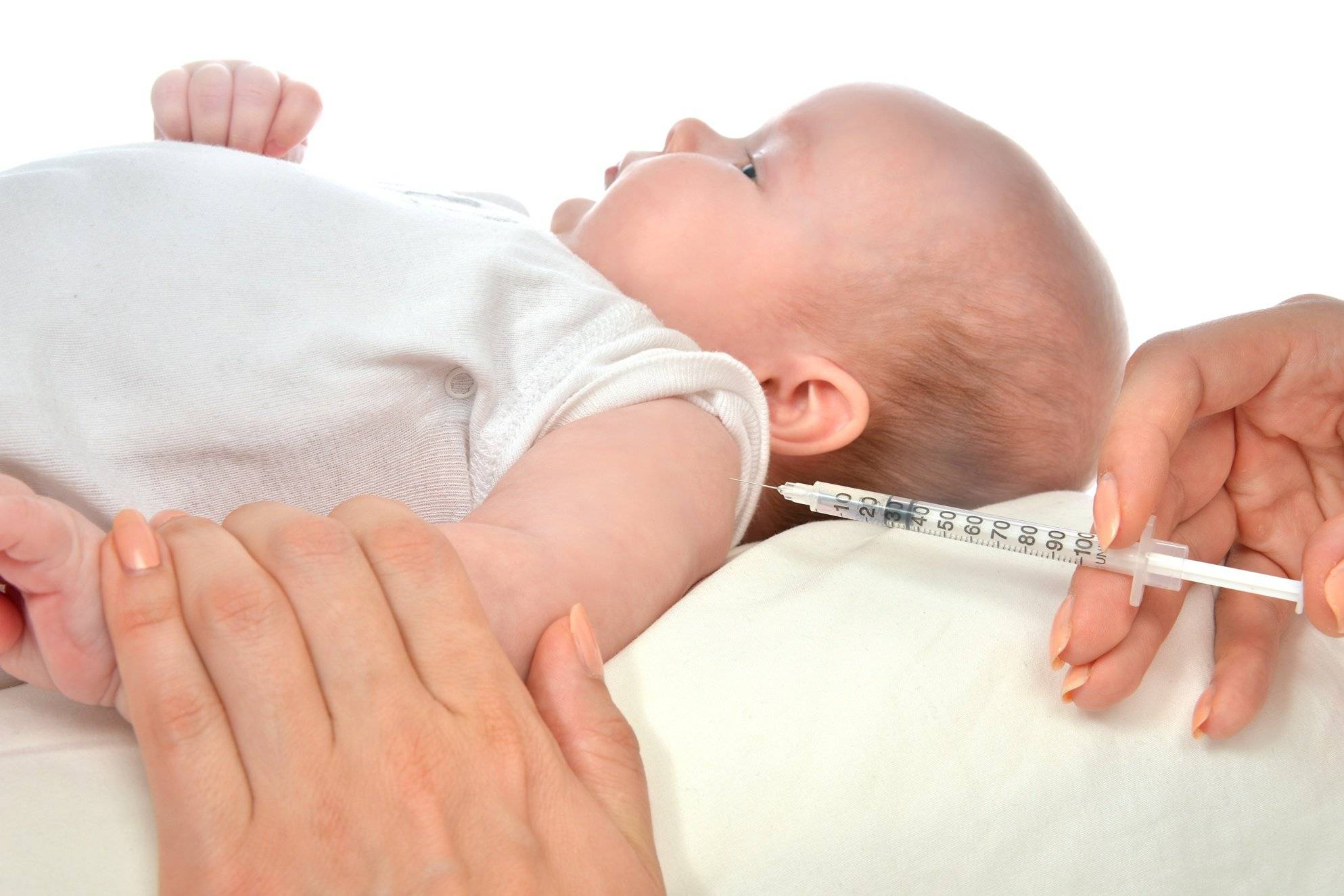 Прививки новорожденным в роддоме: что необходимо знать