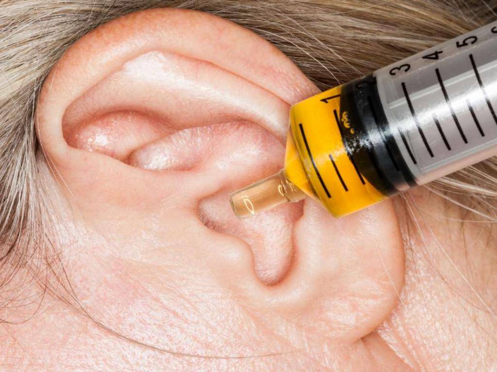 Почему возникает заложенность ушей при простуде и что делать с этим состоянием в домашних условиях