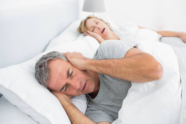 Храп у мужчин во сне: как избавиться, причины и последствия