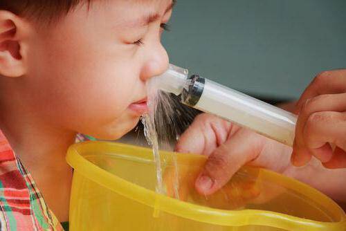 Как промывать нос ребенку в домашних условиях — чем промыть лучше?