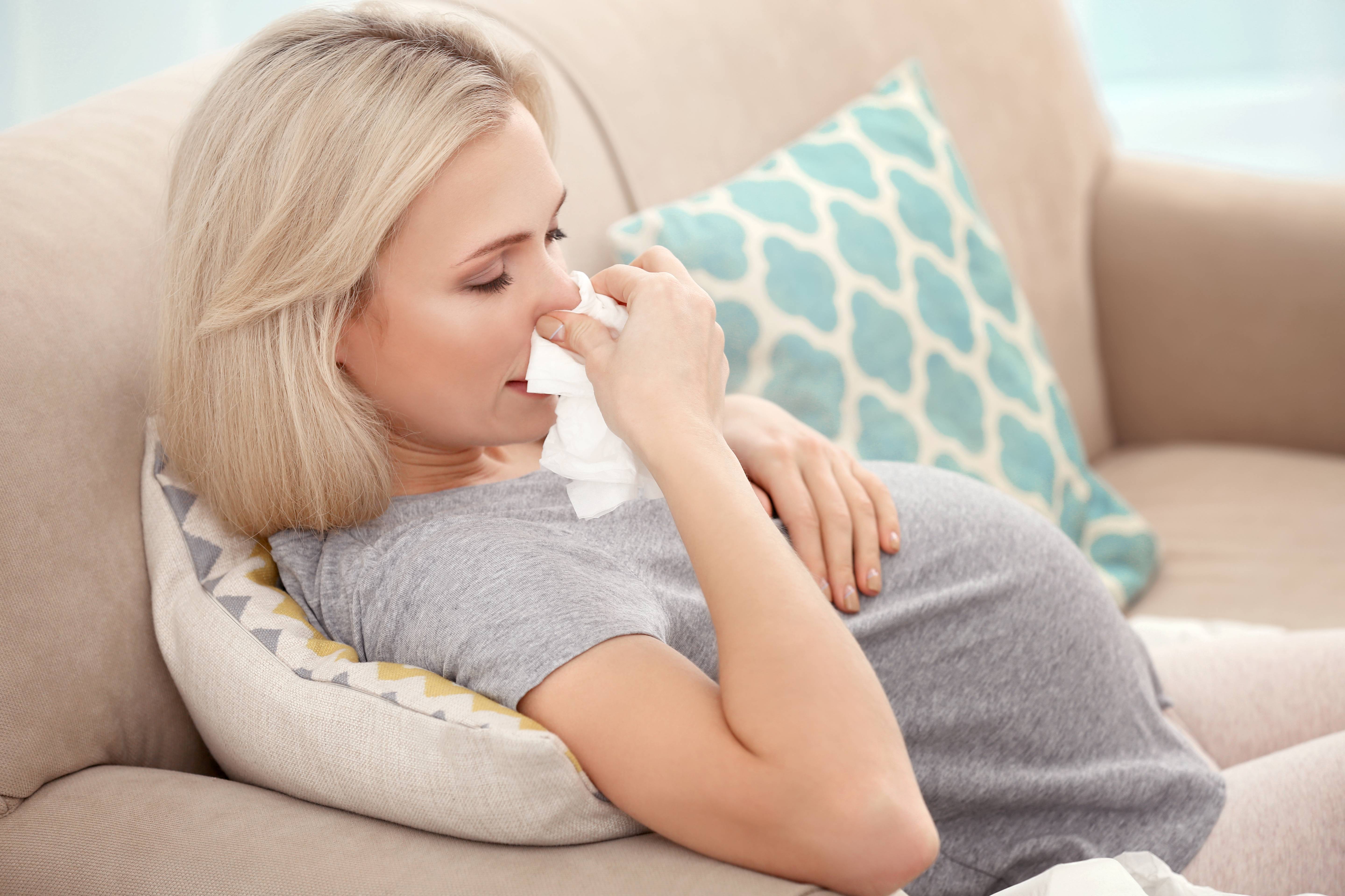 Чем лечить насморк при беременности 2 триместр