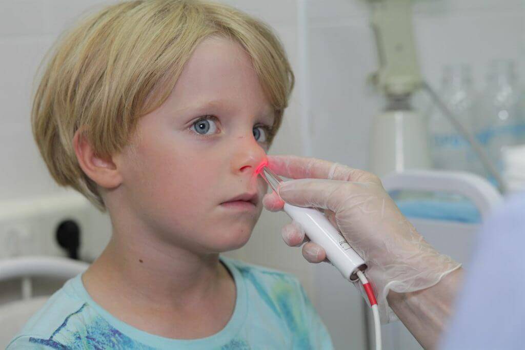 Массаж при аденоидах у ребенка: схема точечного и лимфодренажного массажа носа