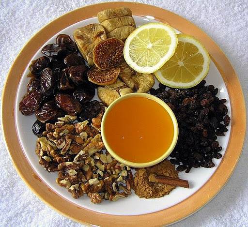 Витаминная смесь для иммунитета для детей: из сухофруктов, с медом и орехами, паста амосова