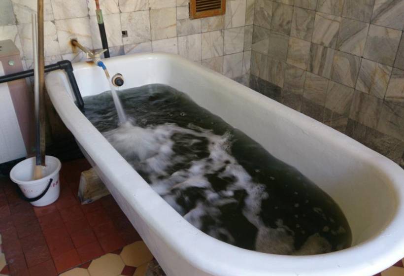 Сероводородные ванны: показания и противопоказания, полезное действие, вред и польза