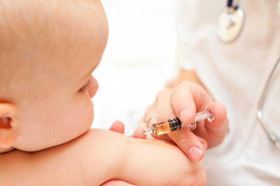 Прививка от туберкулеза новорожденным: реакция на вакцинацию, куда делают