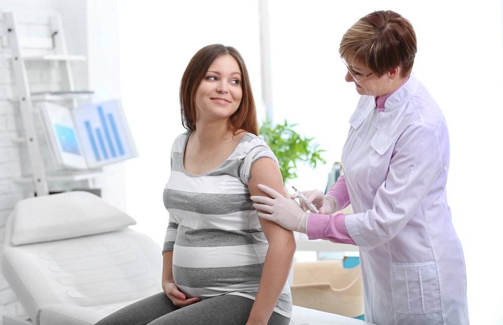 Иммунизация беременных от гриппа: можно ли делать прививку и чем это может обернуться?