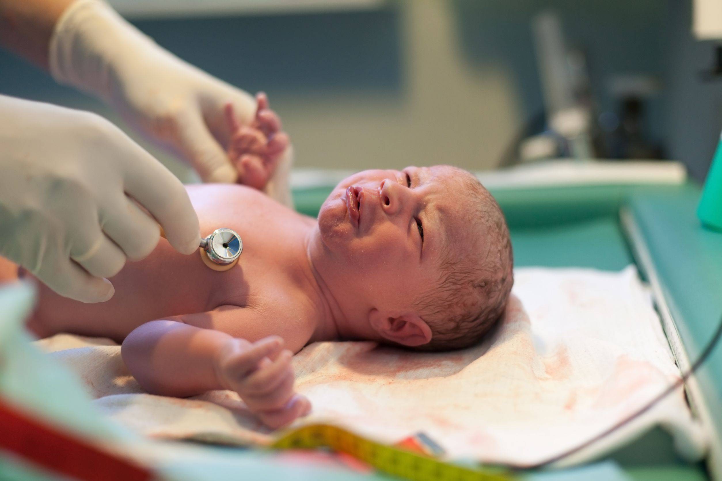 Пневмония у новорожденных: причины и последствия