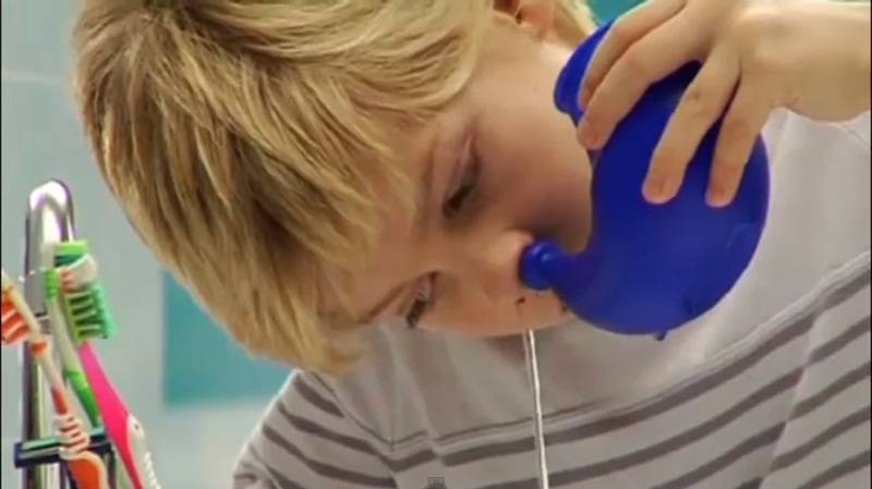 Чем промывать нос ребенку при насморке в домашних условиях