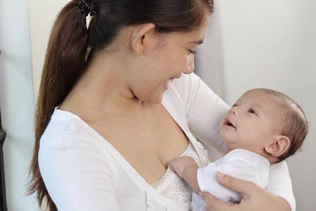 Период лактации и вакцинация –  можно ли делать прививки кормящей маме?