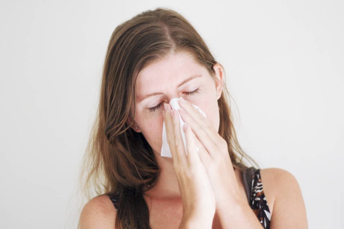 Частое чихание как признак скрытой аллергии: причины и лечение