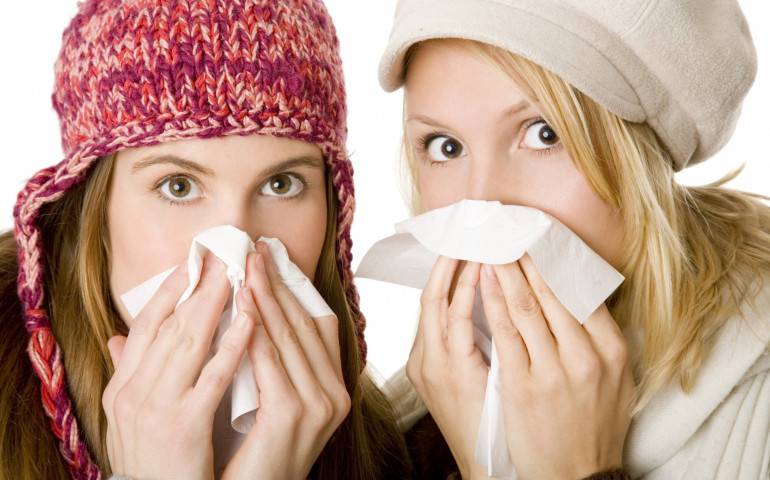 Заразна ли простуда или нет - можно ли заразиться орз от переохлаждения и от другого человека, передается ли воздушно-капельным путем