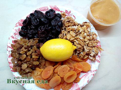 Рецепт приготовления смеси для иммунитета из сухофруктов с медом и грецкими орехами
