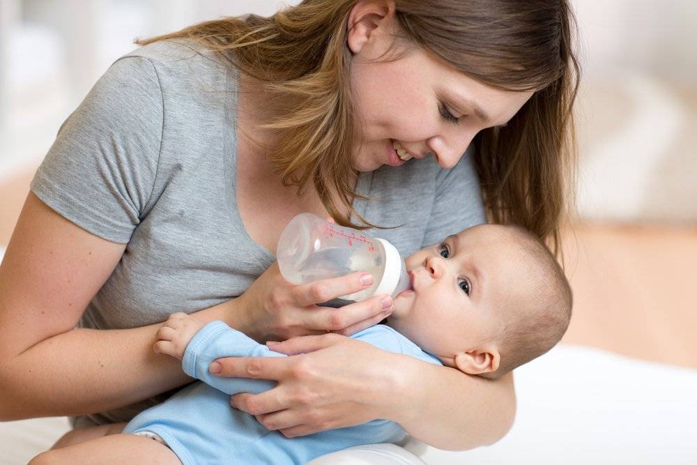 Простуда у кормящих мам: чем можно лечить,  допустимые лекарства и народные средства
