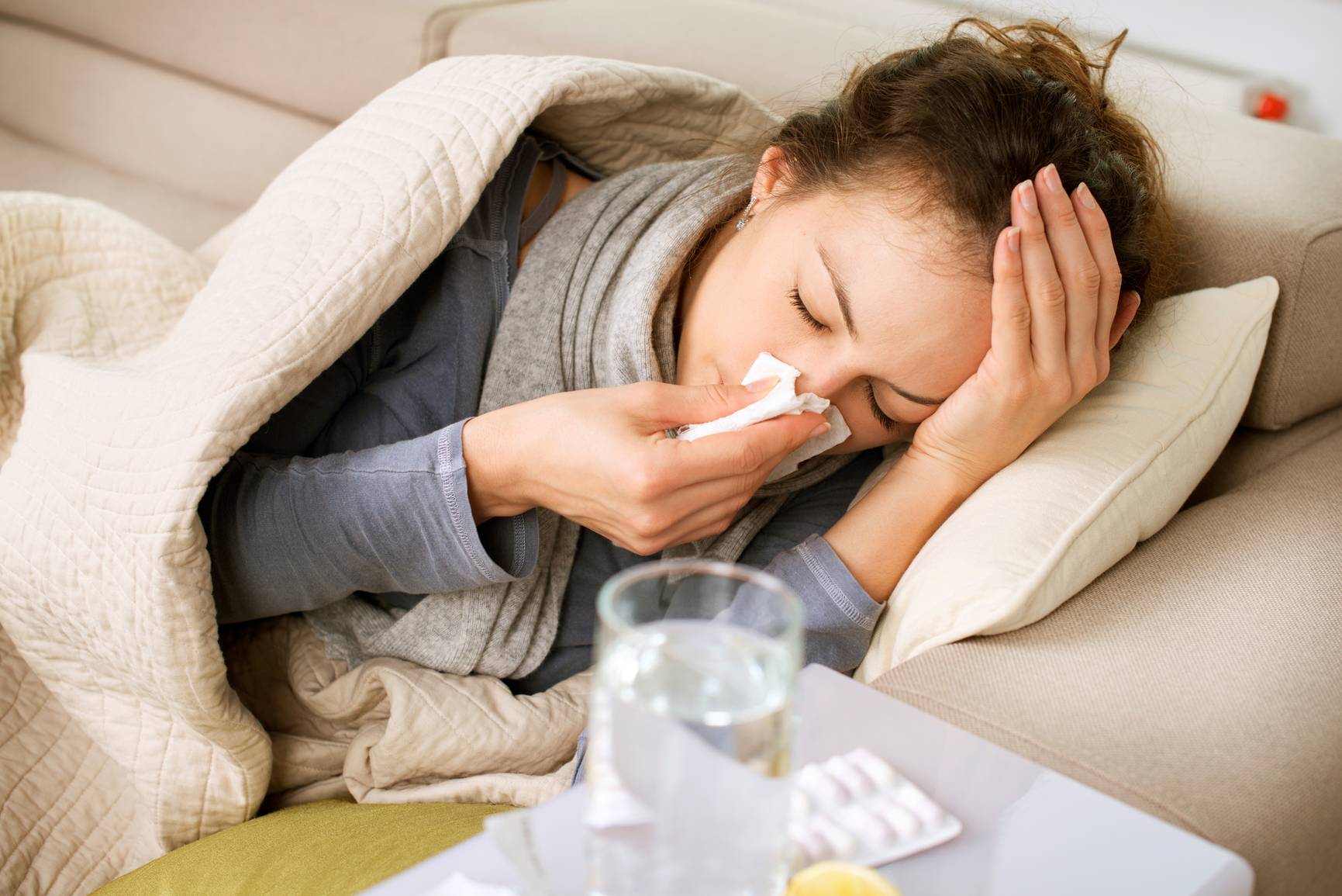 Чем лечить простуду при первых симптомах и признаках