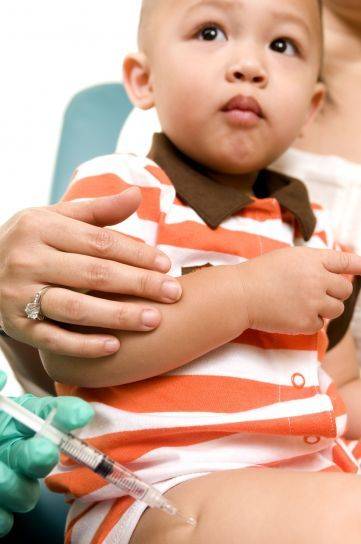 Простуда у ребенка: чем лечить и что давать при первых признаках