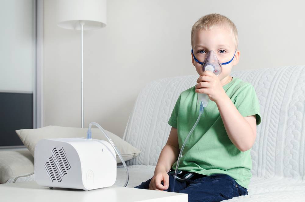Ингаляции при пневмонии небулайзером - можно ли делать при воспалении легких, какие лекарства для детей и взрослых, можно ли дышать