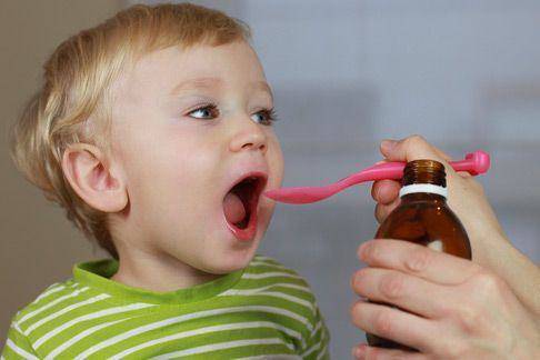 Лающий кашель у ребенка: причины и лечение