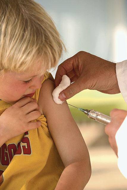 Стоит ли делать прививку от гриппа себе и ребенку: все за и против