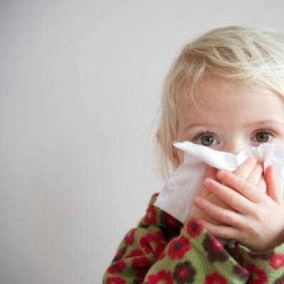 Лающий кашель у ребенка с температурой, чем лечить
