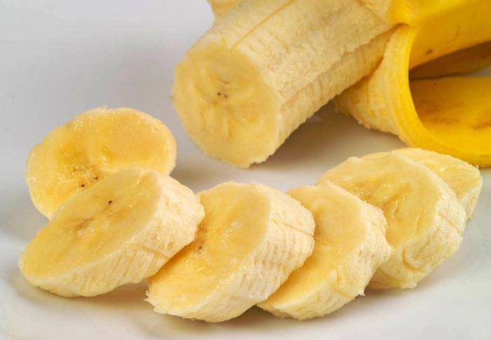 Универсальная банановая кожура: польза и вред, применение в быту, народной медицине и косметике