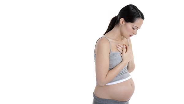 Чем опасна ангина при беременности в 1 триместре?