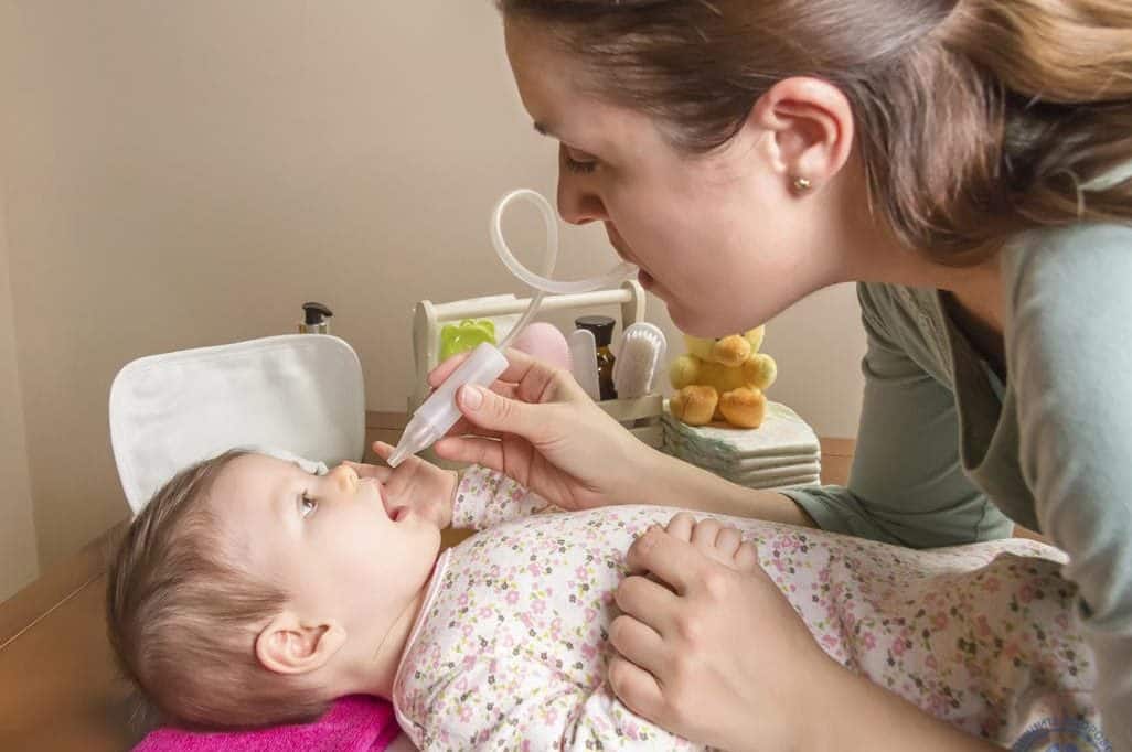 Насморк у новорожденного ребенка – чем лечить младенца, что делать