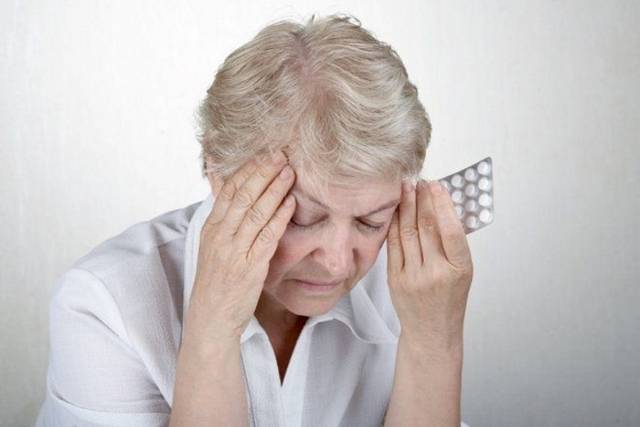 Старческое слабоумие: симптомы, методы лечения и длительность жизни